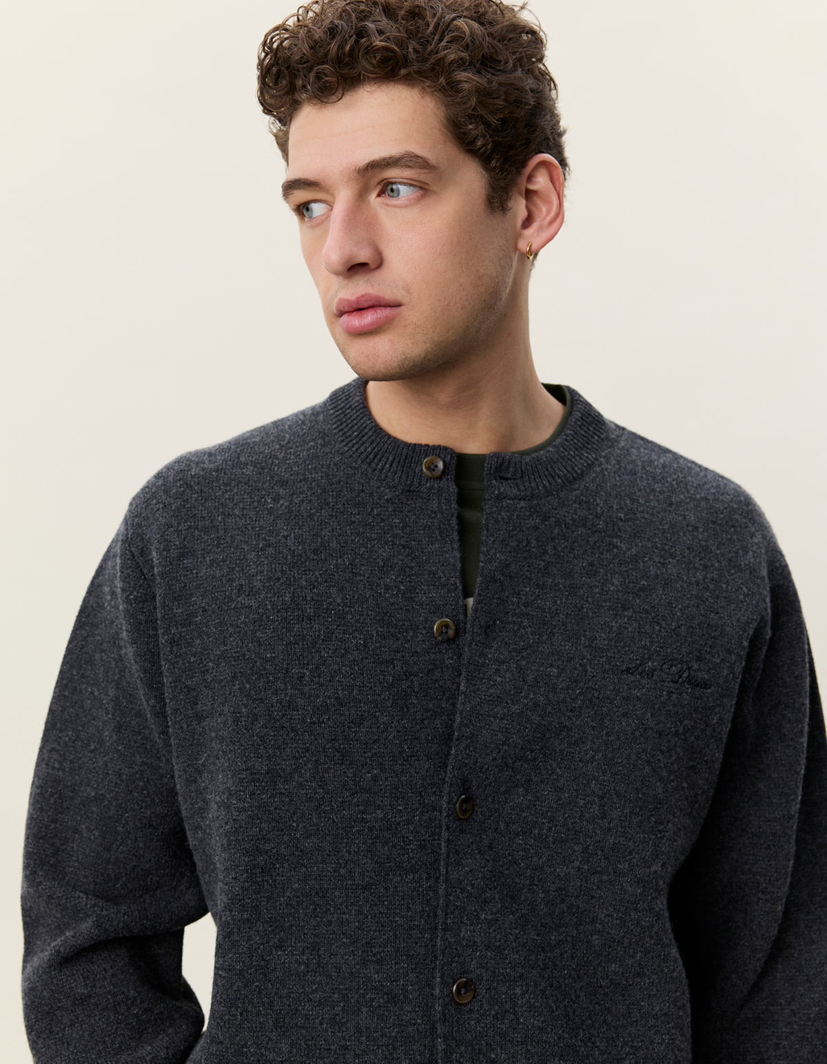 KNITTED ROUNDNECK CARDIGAN